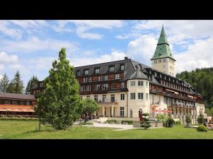 LuxSPOTS I Schloss Elmau: Kulinarik, Kultur und Yoga am Fuße des Wettersteingebirges